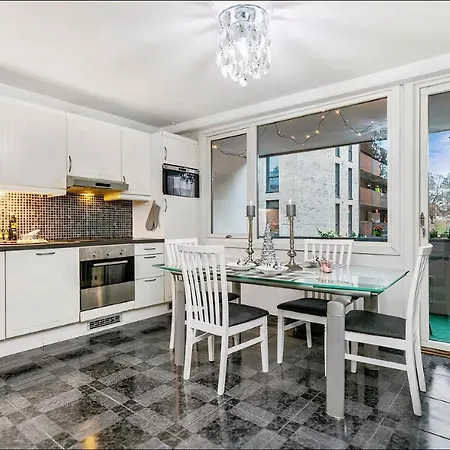 ***upscale***city Center* Guest house